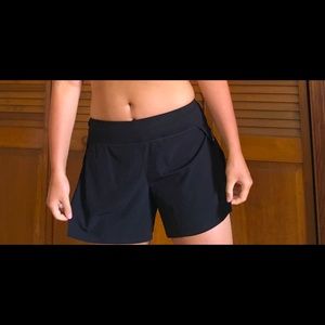 Black active shorts